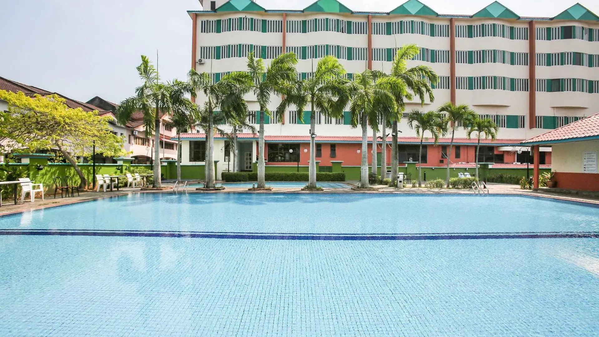 Dancenter Super Cowboy Hotel Malacca Apartment