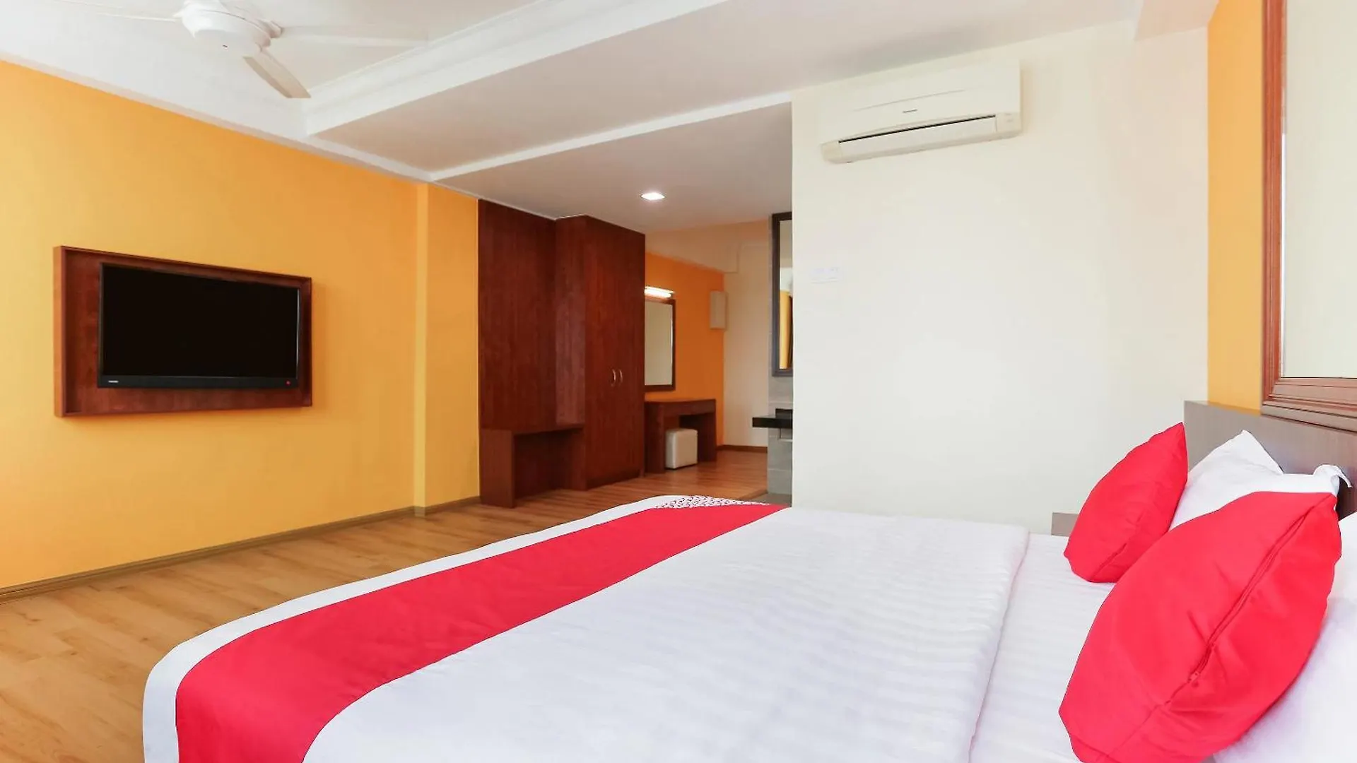 Dancenter Super Cowboy Hotel Малакка Апартаменты