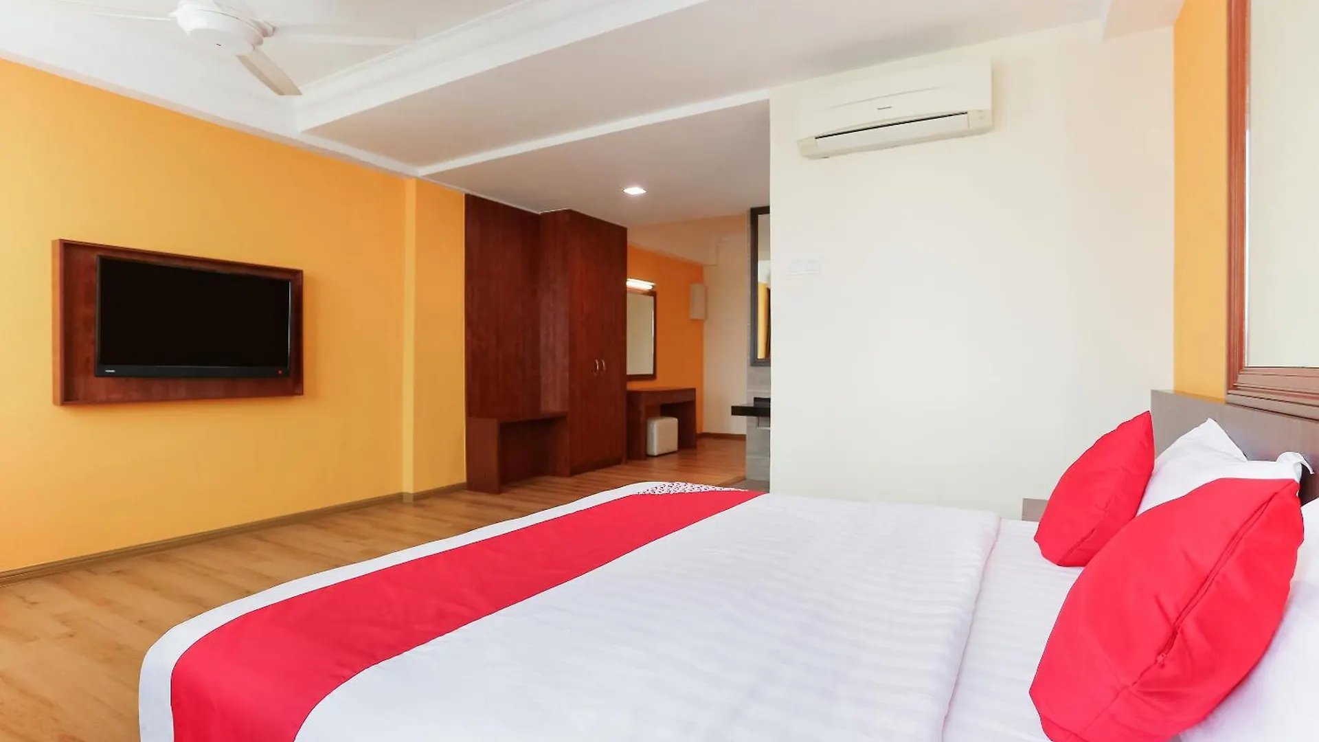 Dancenter Super Cowboy Hotel Malacca Apartment